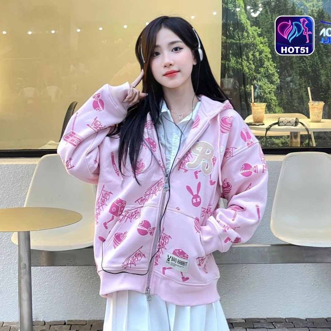 Read more about the article Hot51 vs LiveBar: Bandingkan Fitur Terbaik