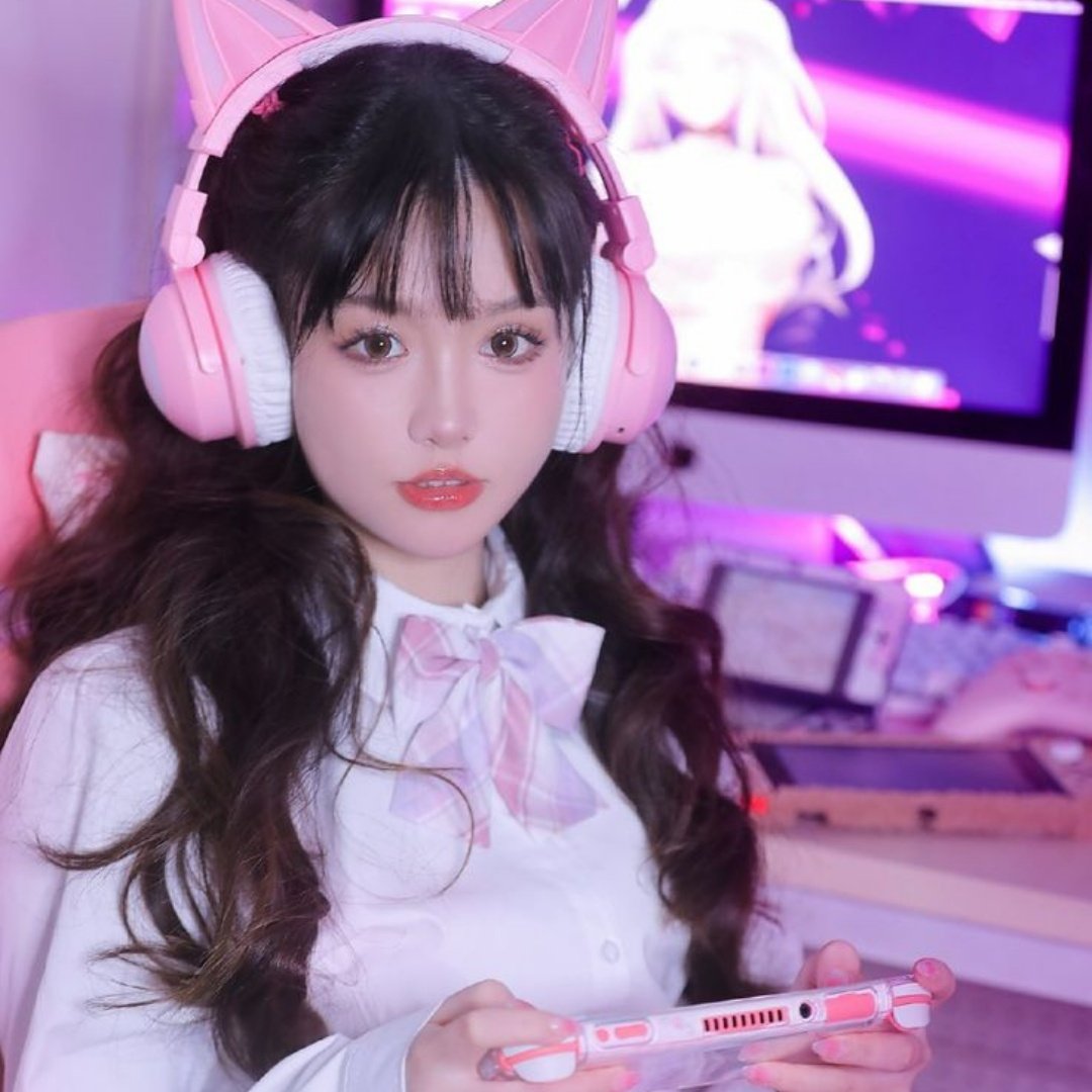 Read more about the article Beautiful Girl Indonesia Livestream Boom: Why Hot51 APK Is Dominating Mobile Live Apps